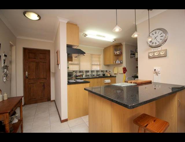 3 BEDROOM TOWNHOUSE FOR SALE IN HERSHAM